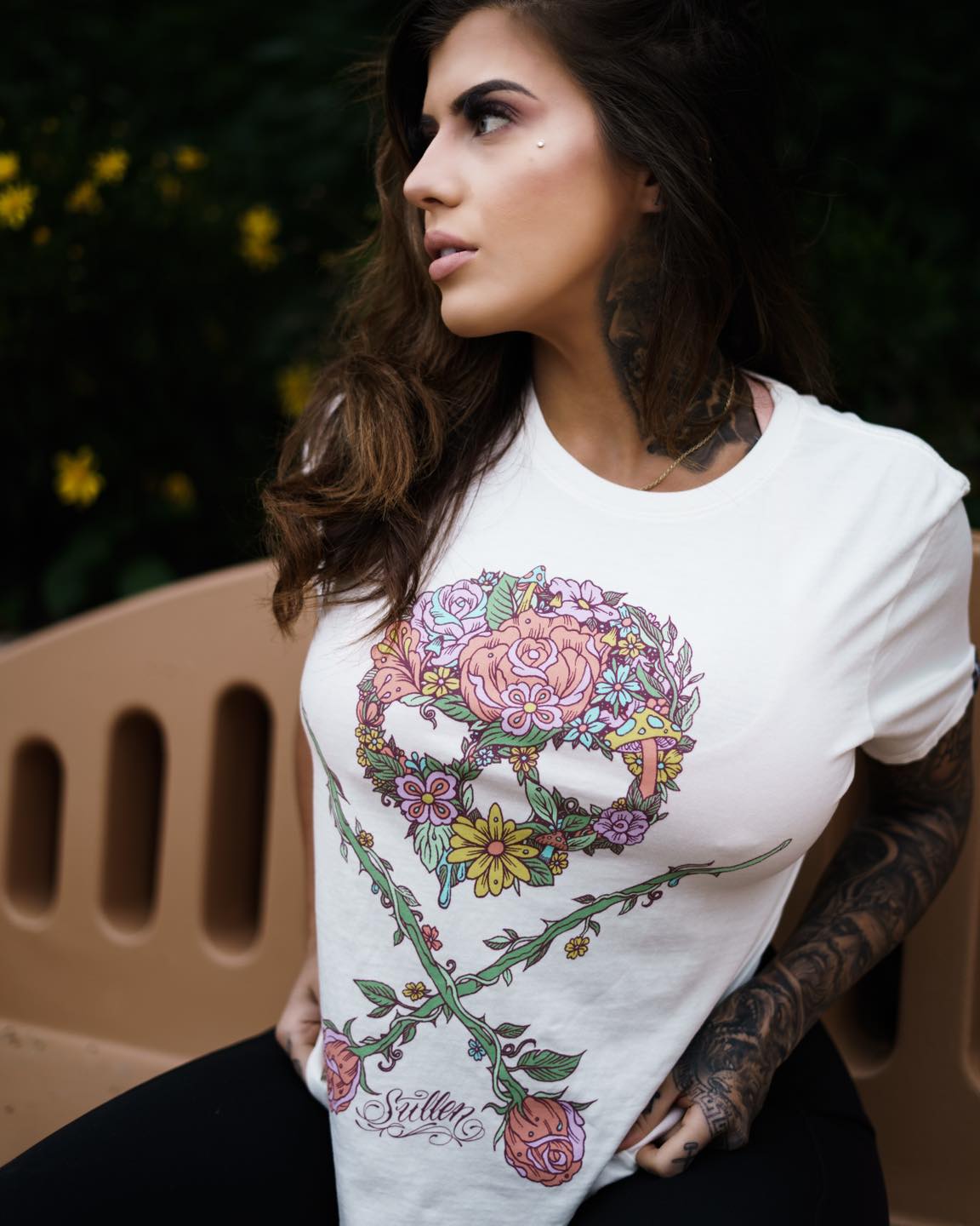 SULLEN CLOTHING FLOWER CHILD ANTIQUE WHITE LADIES SULLEN ANGELS T-SHIRT (M)