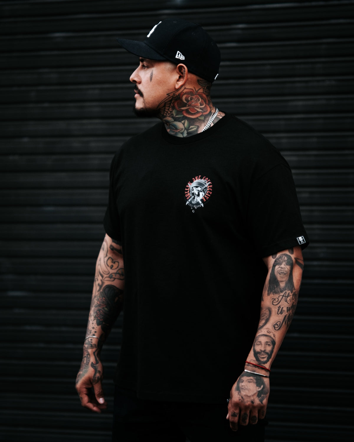 SULLEN CLOTHING SKULL AND BRUSHES STANDARD T-SHIRT