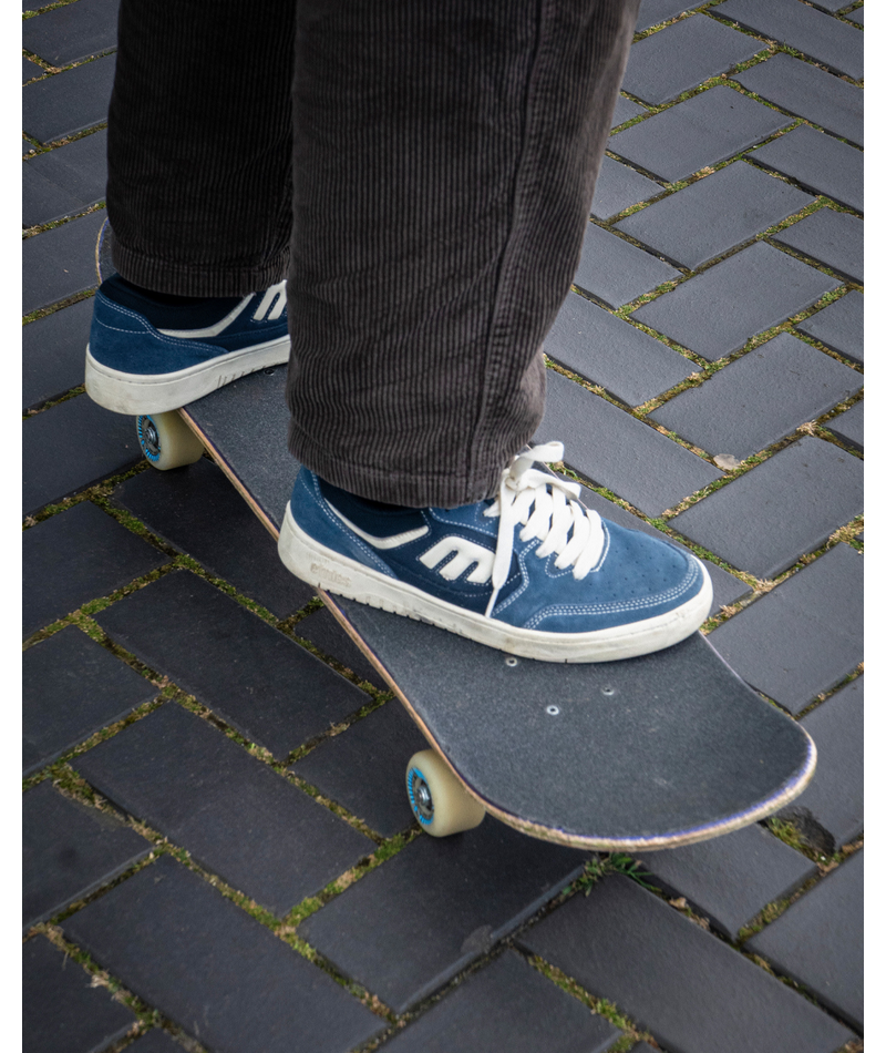 ETNIES LOOT NAVY WHITE TRAINERS