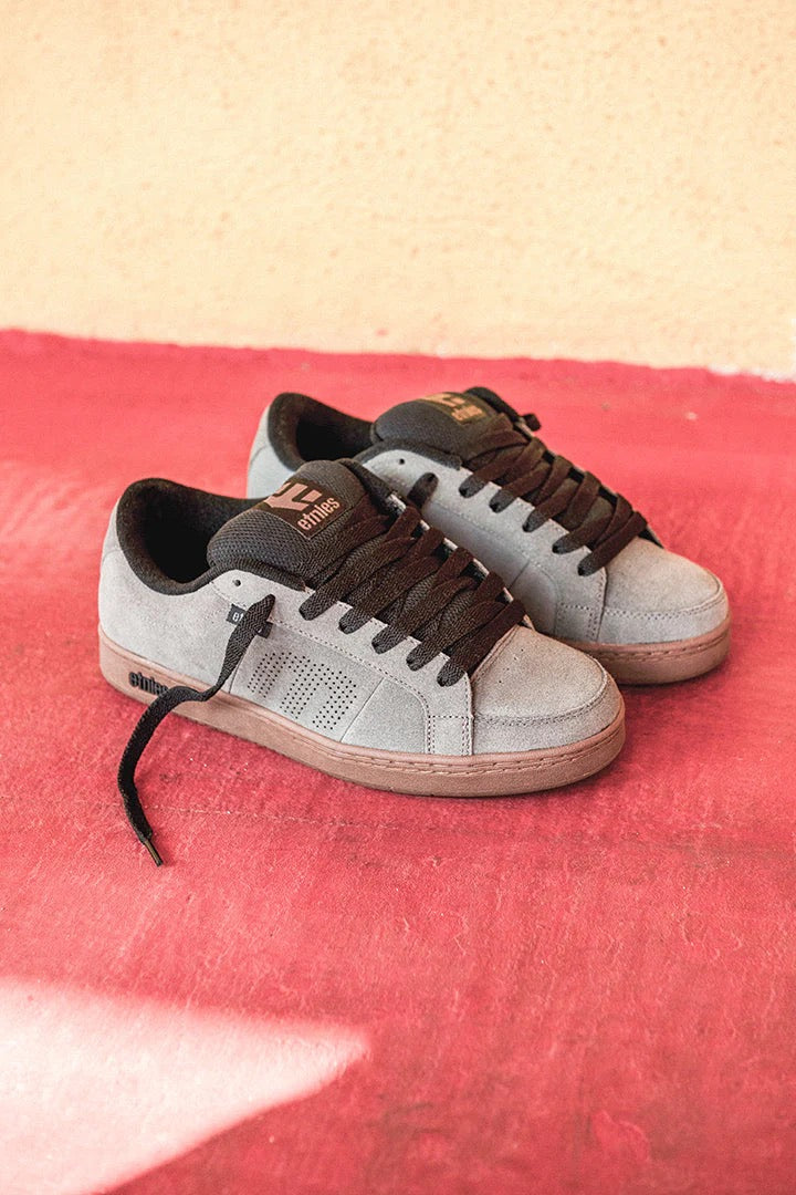 ETNIES KINGPIN GREY BLACK GUM TRAINERS