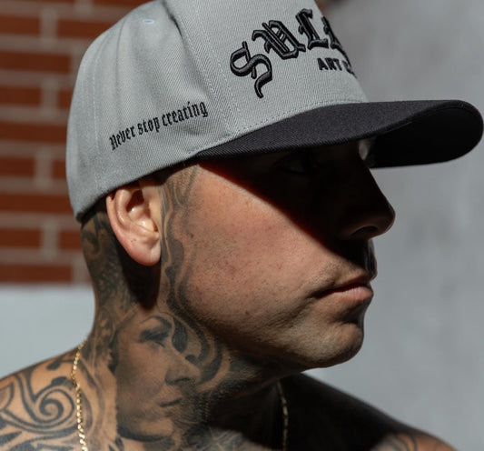 SULLEN CLOTHING ROCK SCRIPT DARK CHARCOAL SNAPBACK CAP