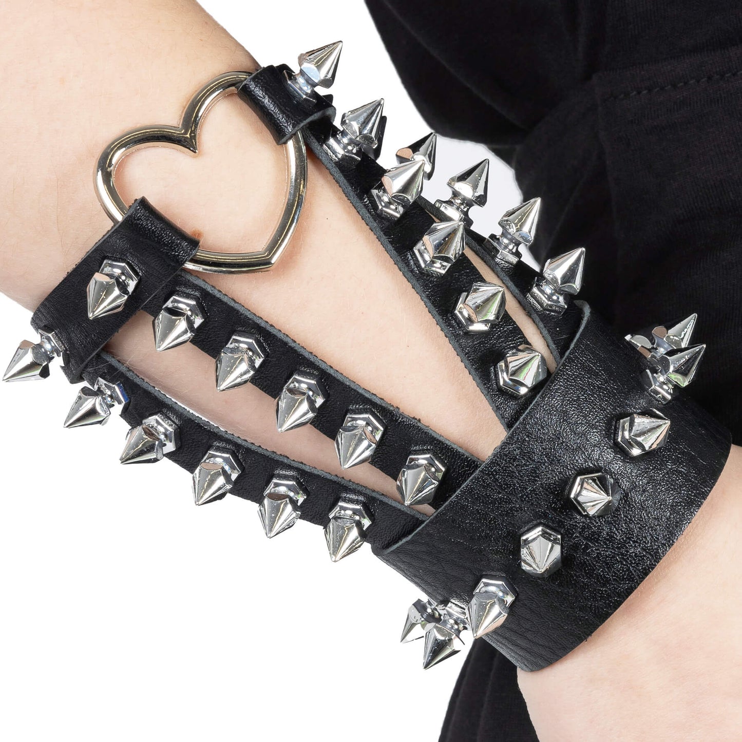 POIZEN INDUSTRIES MOIRA HEART STUD BRACELET