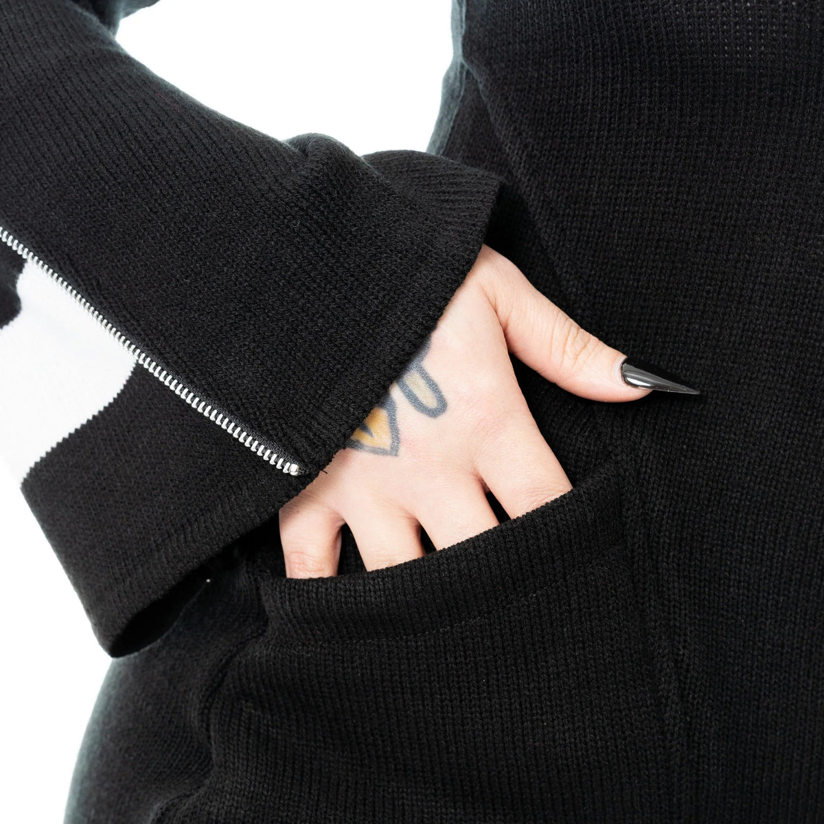 POIZEN HEARTLESS VONDA JUMPER BLACK WHITE BLACK