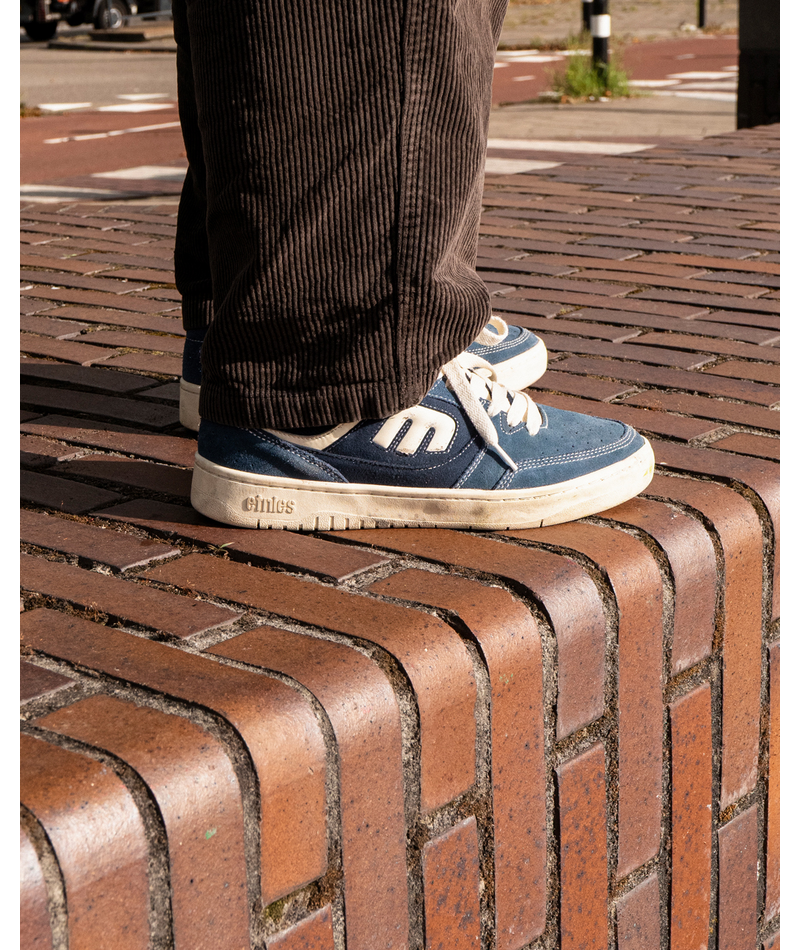 ETNIES LOOT NAVY WHITE TRAINERS