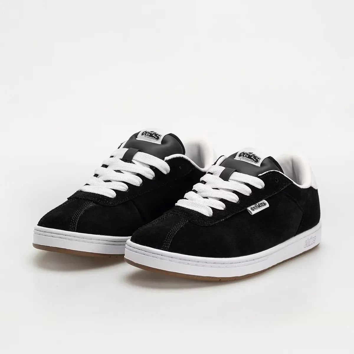 ETNIES SCAM BLACK & WHITE TRAINERS