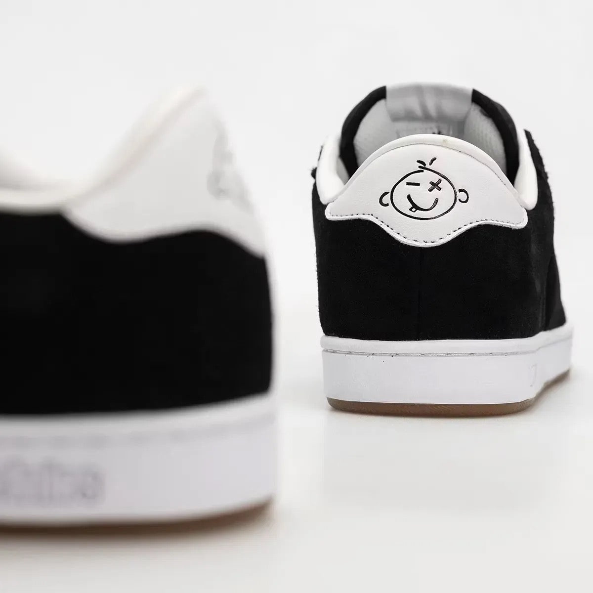ETNIES SCAM BLACK & WHITE TRAINERS