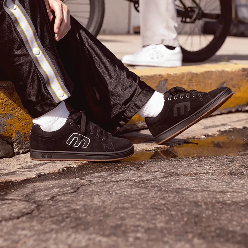 ETNIES CALLICUT BLACK & WHITE TRAINERS