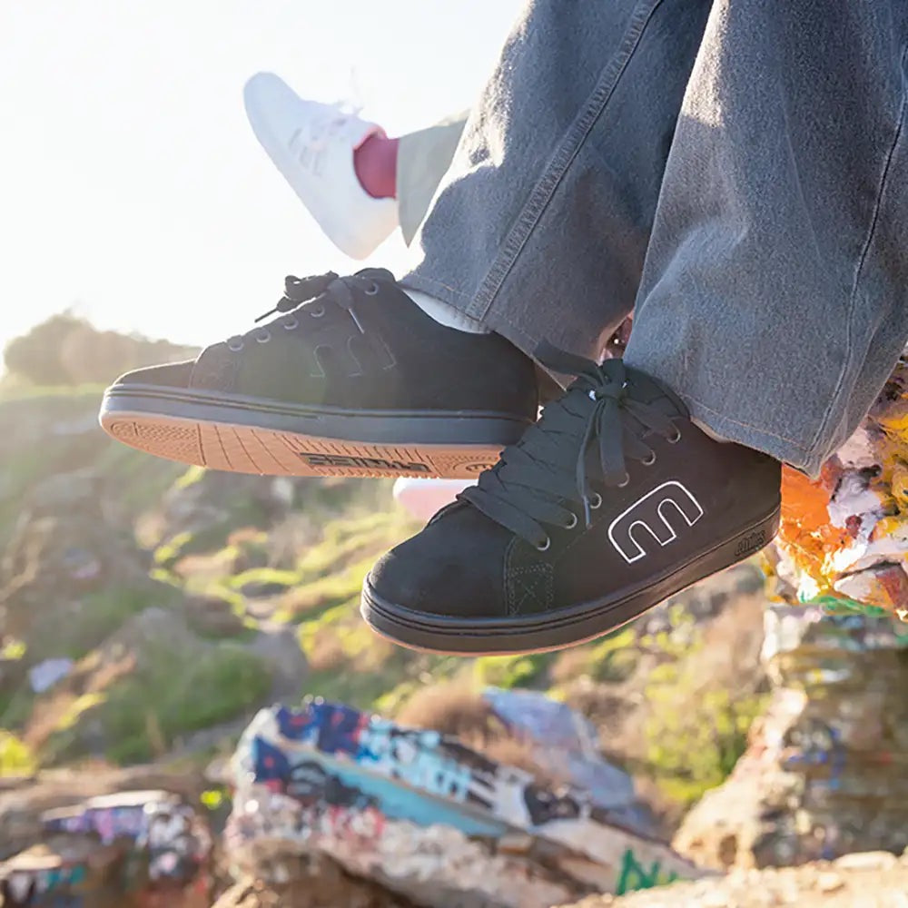 ETNIES CALLICUT BLACK & WHITE TRAINERS