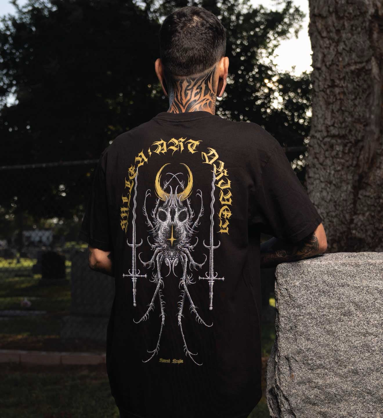 SULLEN CLOTHING ARACHNID PREMIUM T-SHIRT