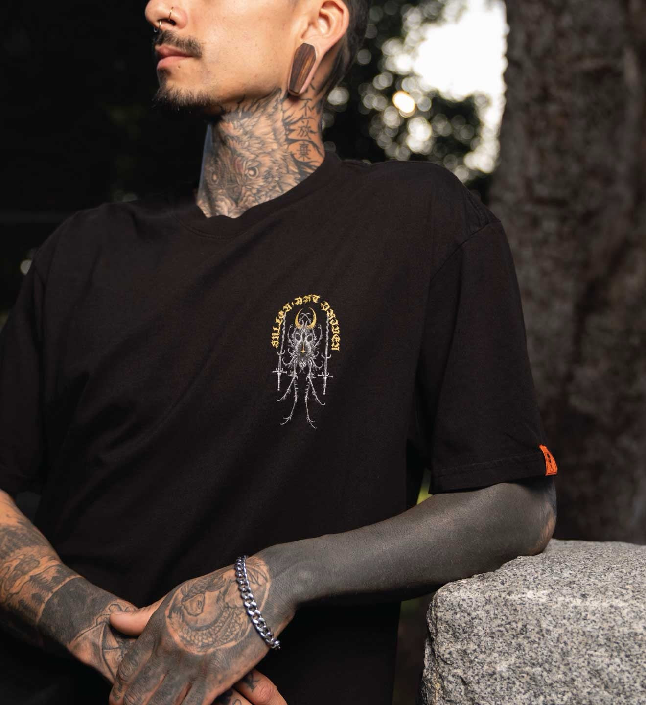 SULLEN CLOTHING ARACHNID PREMIUM T-SHIRT