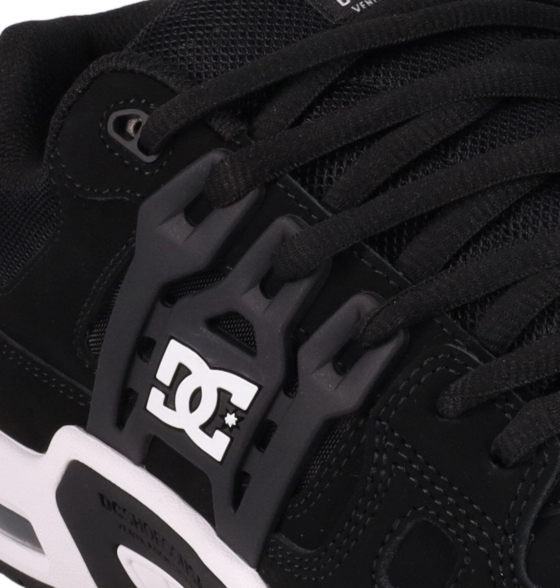 DC SHOES AT-2 BLACK WHITE TRAINERS