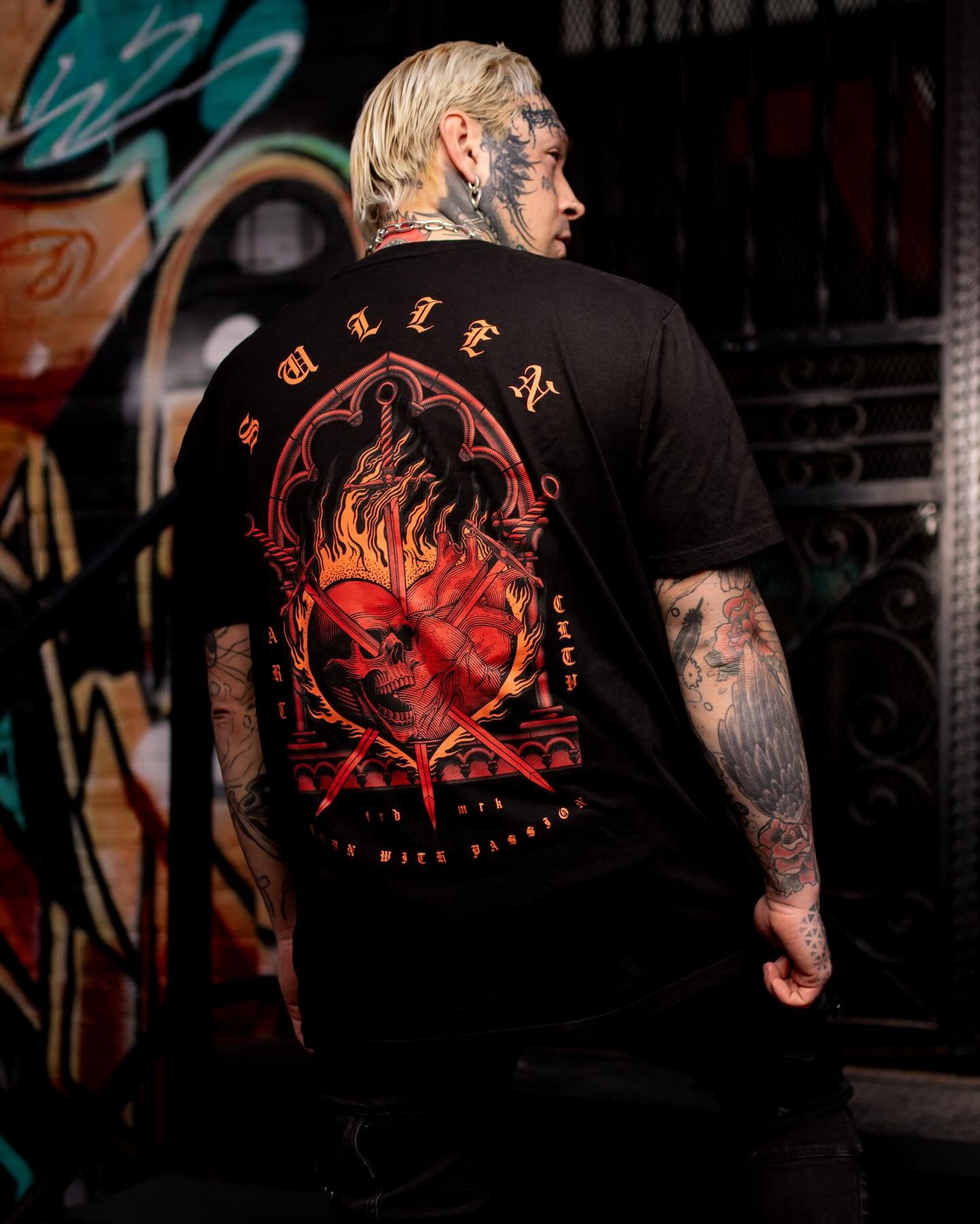 SULLEN CLOTHING FULL HEART PREMIUM T-SHIRT