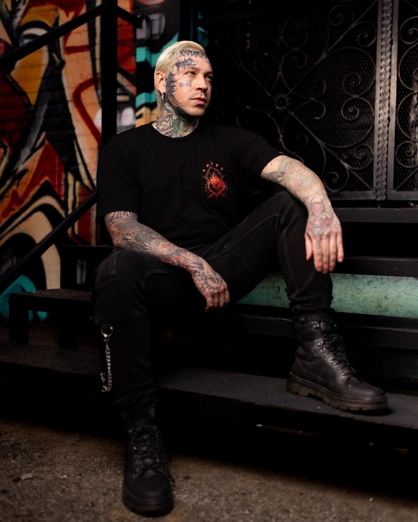 SULLEN CLOTHING FULL HEART PREMIUM T-SHIRT