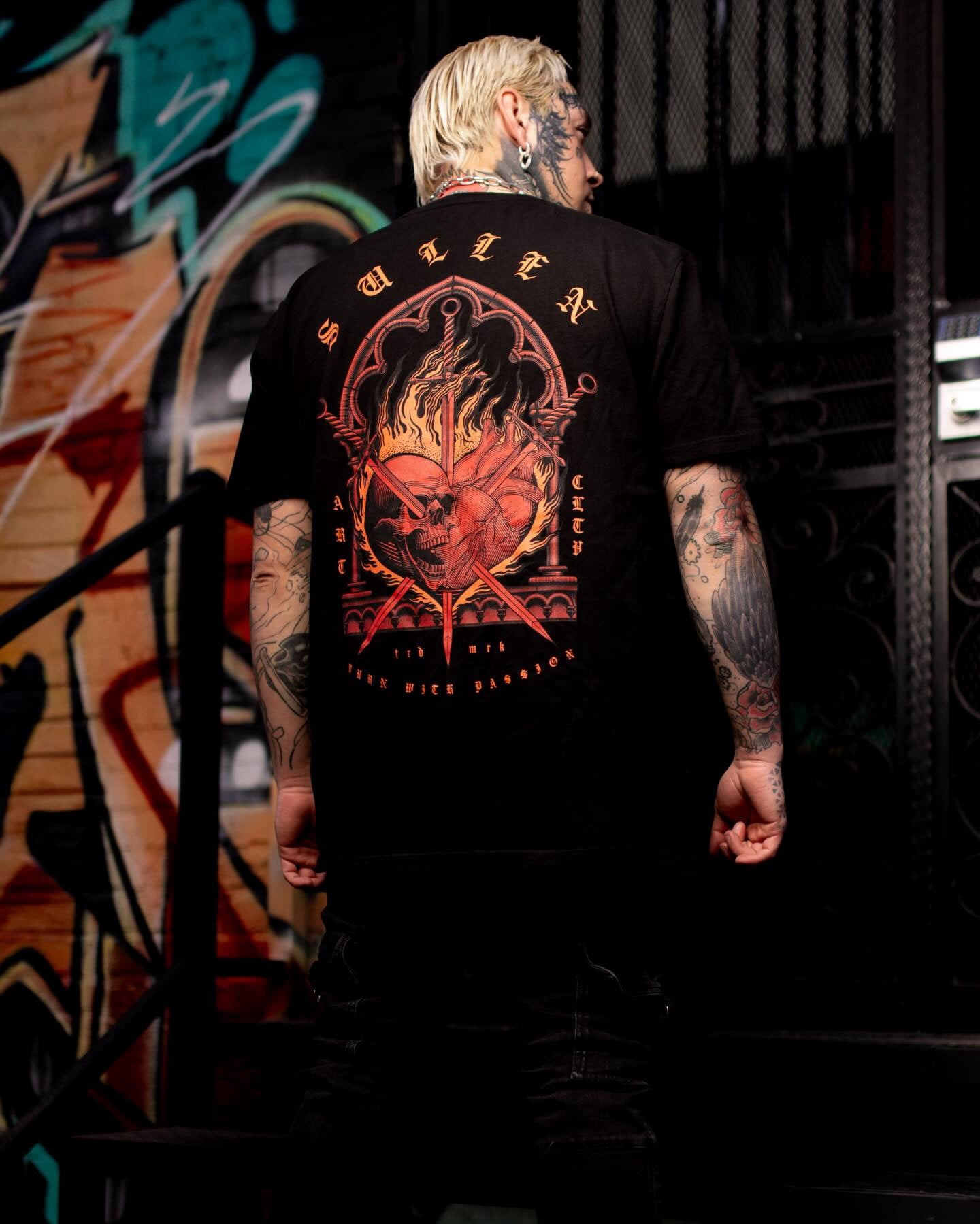 SULLEN CLOTHING FULL HEART PREMIUM T-SHIRT