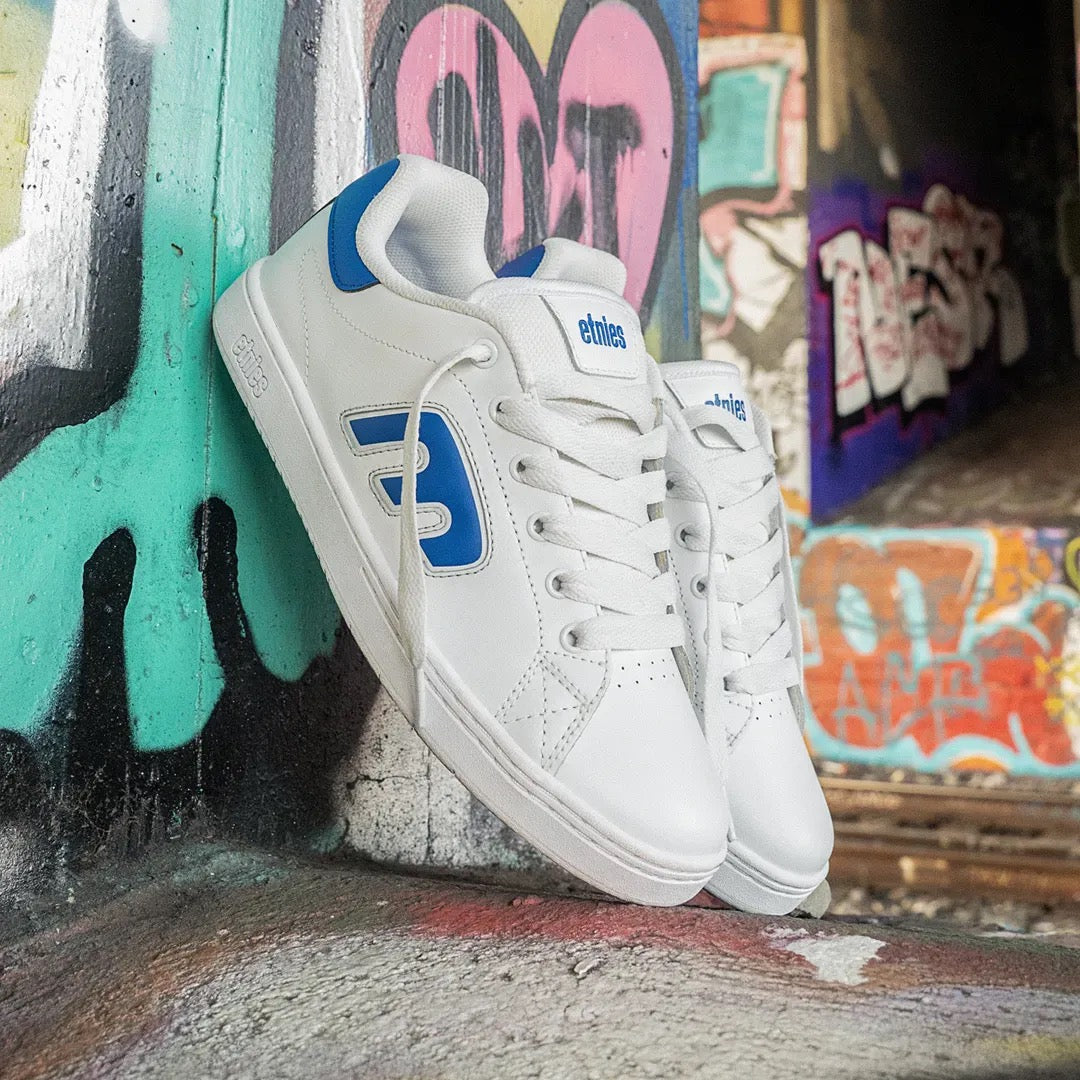 ETNIES CALLICUT WHITE & BLUE TRAINERS