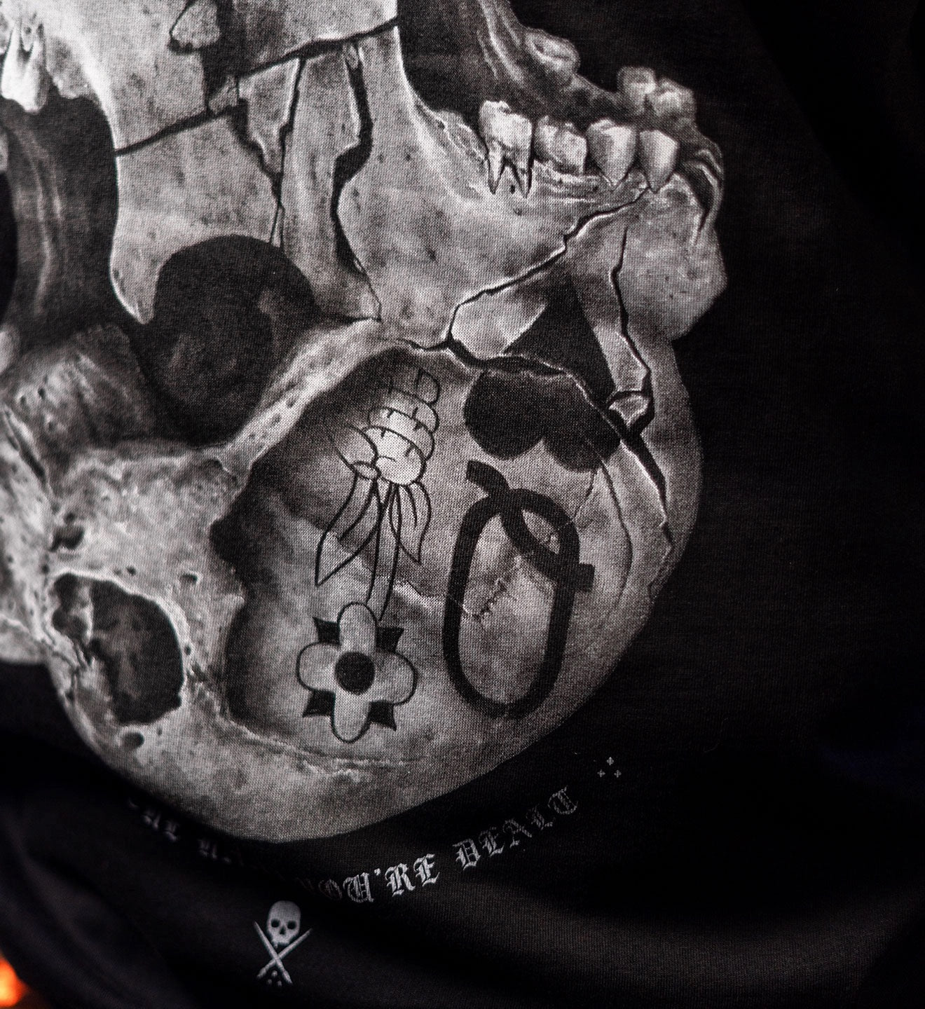 SULLEN CLOTHING MONARCHY PREMIUM T-SHIRT