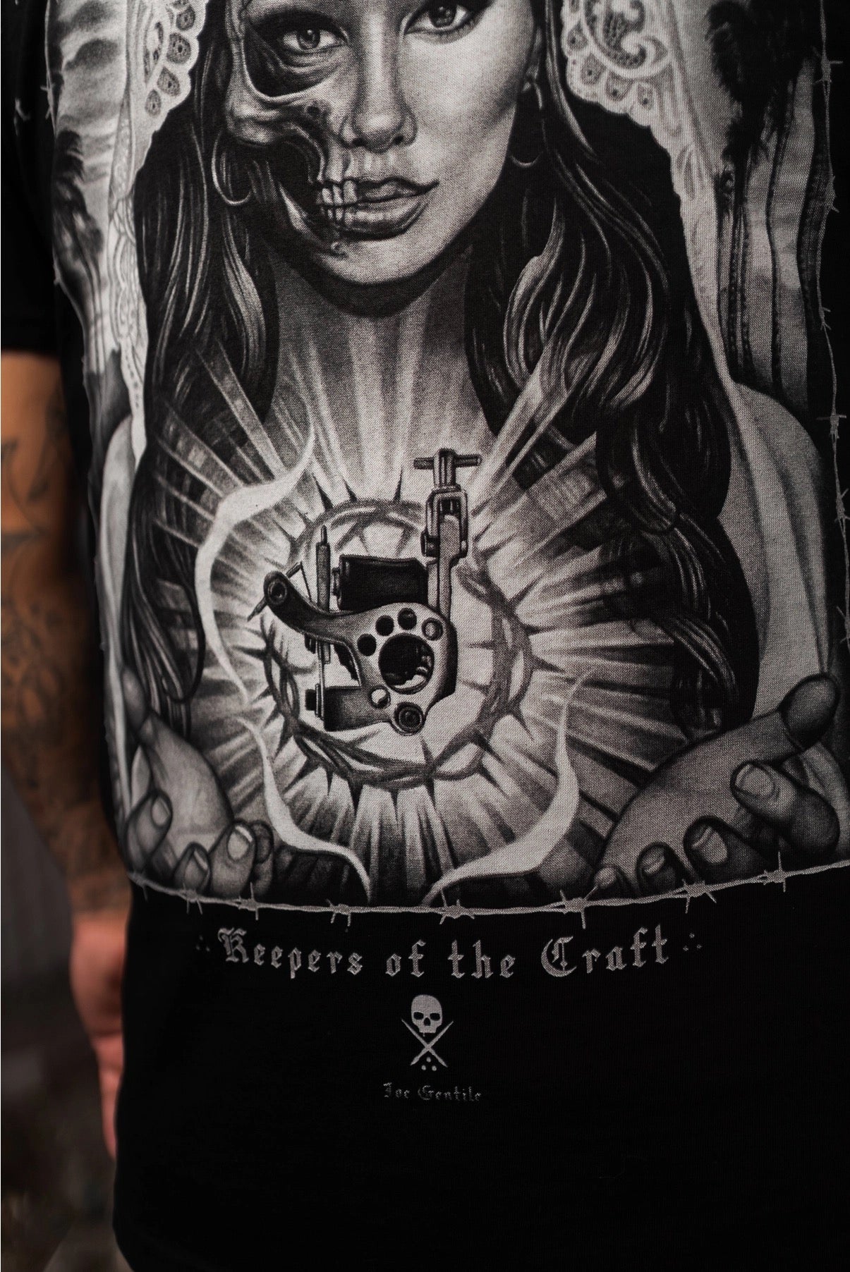 SULLEN CLOTHING GENTILE MODONNA PREMIUM T-SHIRT