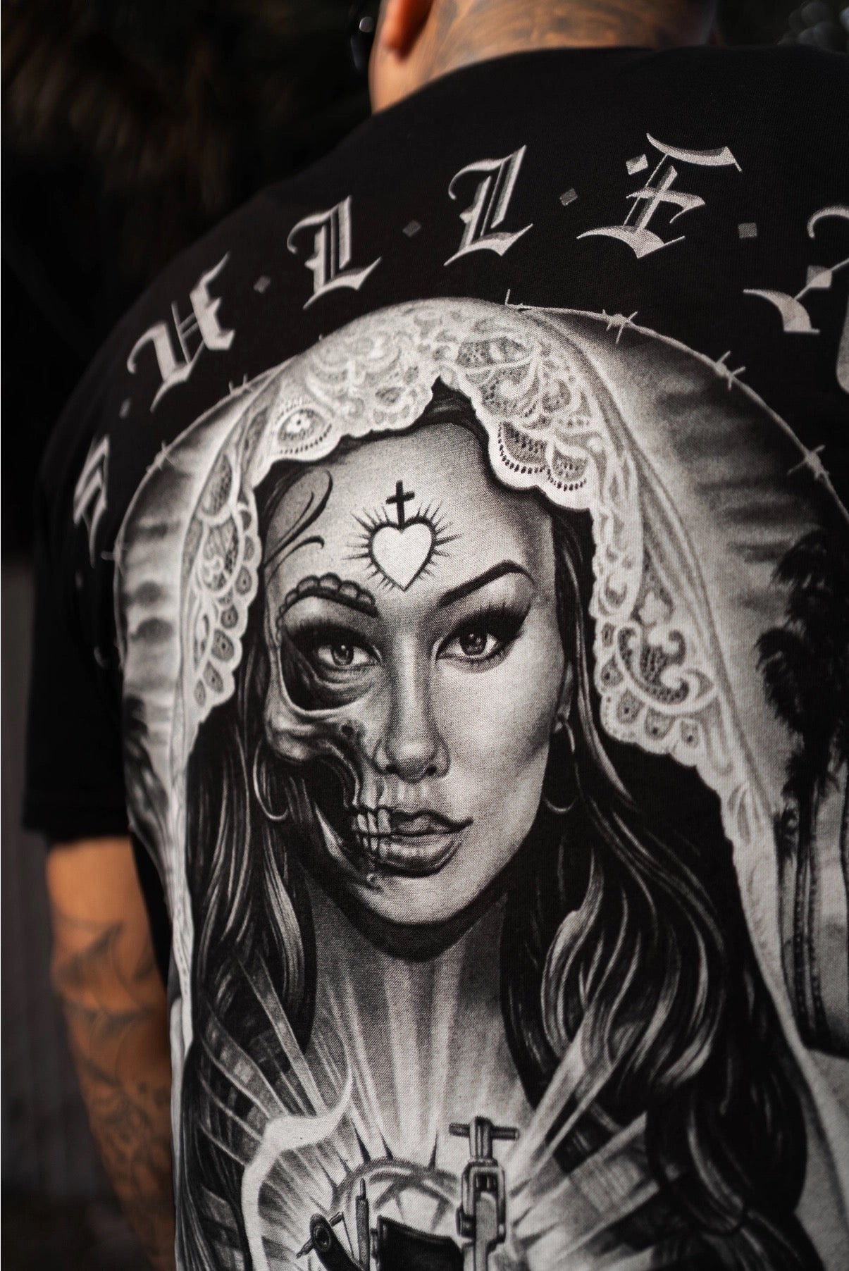 SULLEN CLOTHING GENTILE MODONNA PREMIUM T-SHIRT