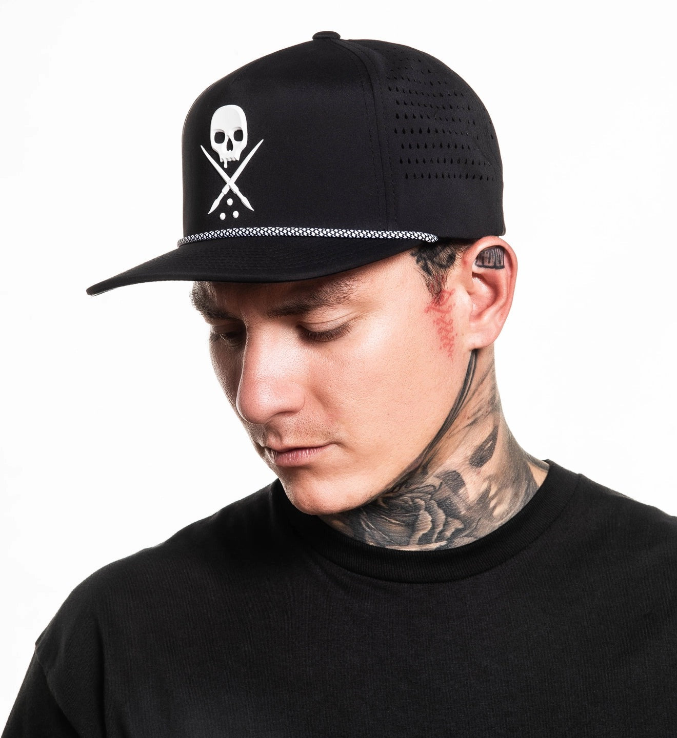 SULLEN CLOTHING VENT BADGE BLACK SNAPBACK CAP