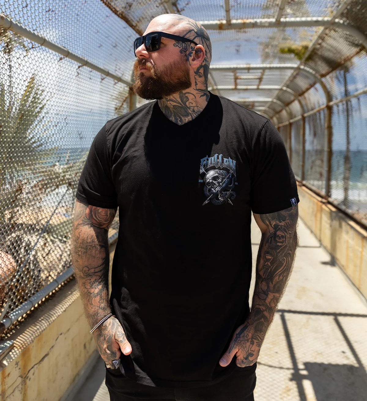 SULLEN CLOTHING HARPOON SKULL PREMIUM T-SHIRT