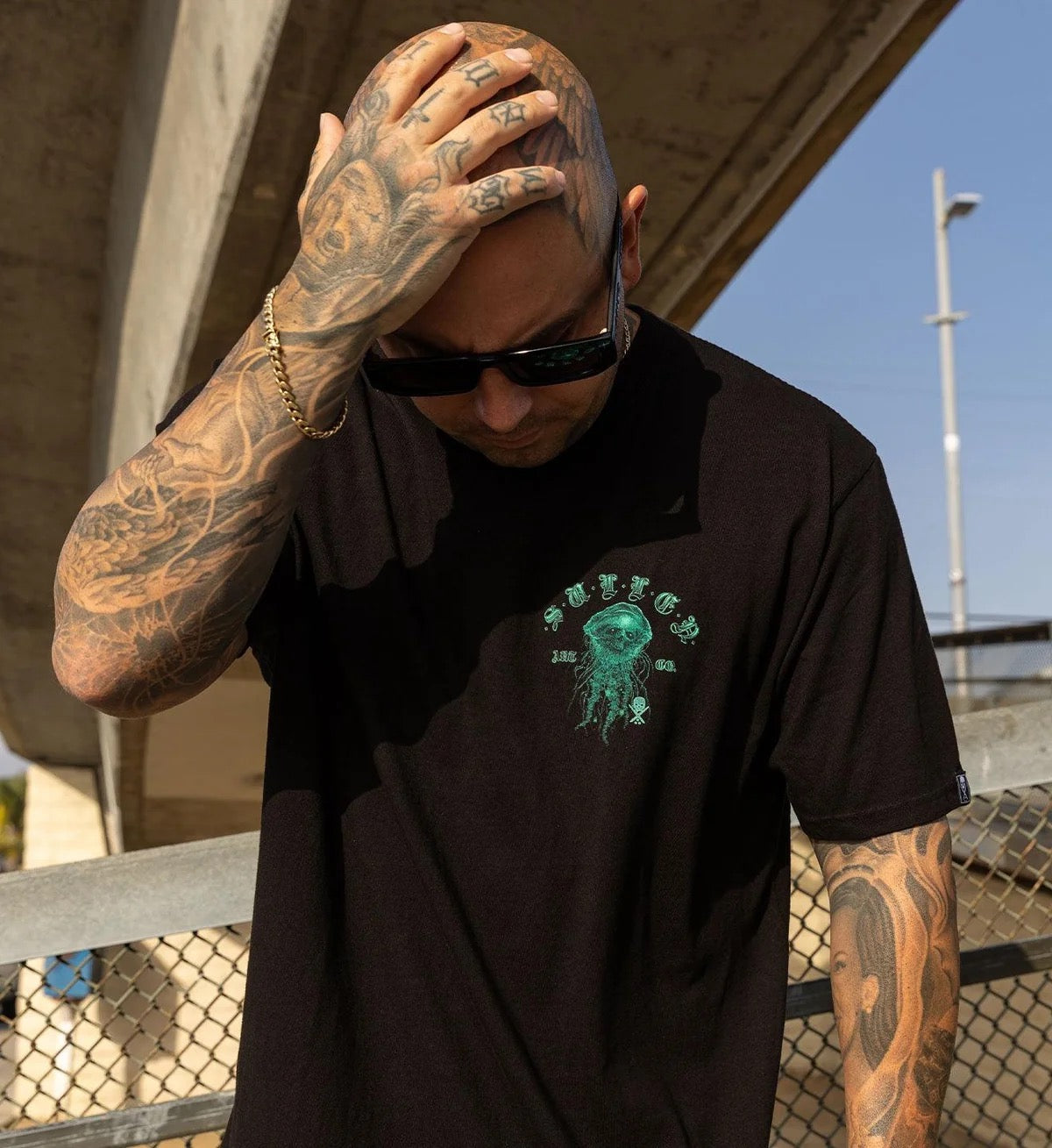 SULLEN CLOTHING RADIANCE PREMIUM T-SHIRT