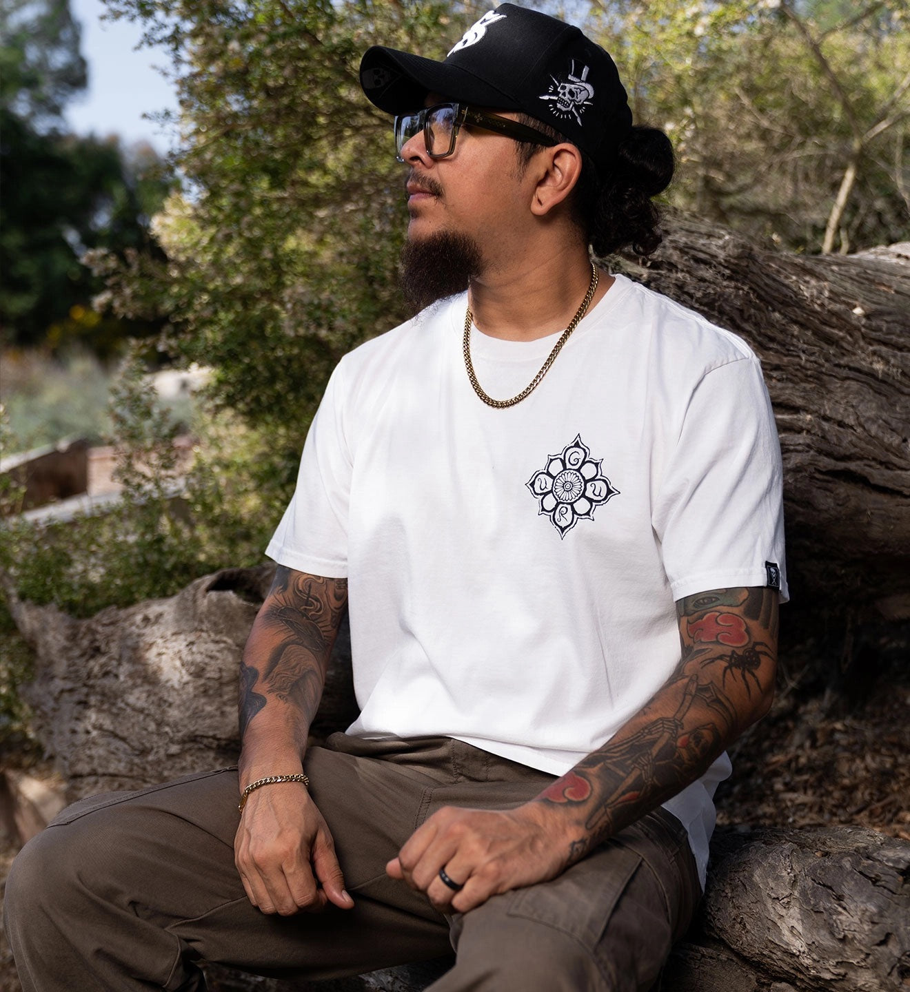 SULLEN CLOTHING GURU X ZERO SKATEBOARDS WHITE PREMIUM T-SHIRT