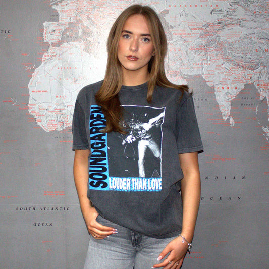 Soundgarden Unisex Stone Wash T-Shirt: Louder Than Love (Charcoal Grey)