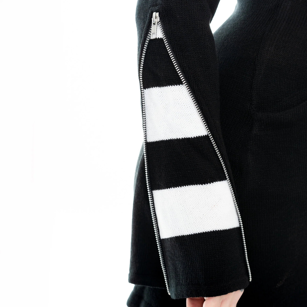 POIZEN HEARTLESS VONDA JUMPER BLACK WHITE BLACK
